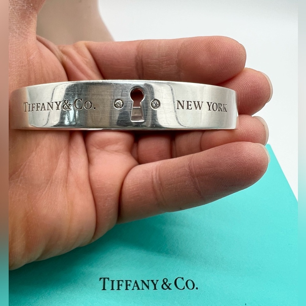 🔴Authentic Vintage Tiffany & Co. Silver Keyhole Diamonds Cuff Bracelet 🔴 - Picture 5 of 14